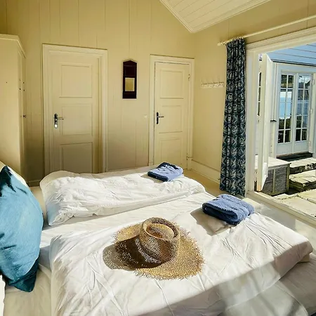 Pa Stranden, Stor Hage Og Egen Brygge Bogen (Akershus)