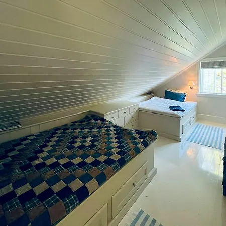 Vakantiehuis Pa Stranden, Stor Hage Og Egen Brygge *