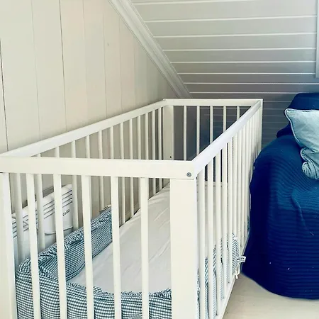 Pa Stranden, Stor Hage Og Egen Brygge