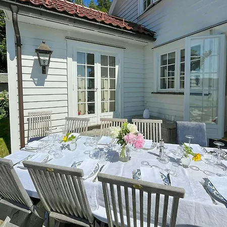 Pa Stranden, Stor Hage Og Egen Brygge Bogen (Akershus)