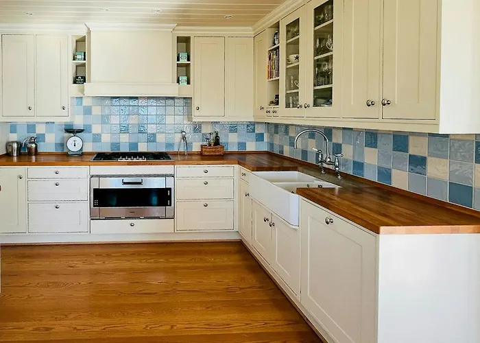 Vakantiehuis Pa Stranden, Stor Hage Og Egen Brygge *