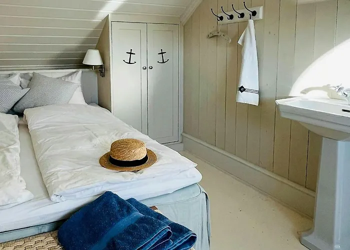 Pa Stranden, Stor Hage Og Egen Brygge Bogen (Akershus)