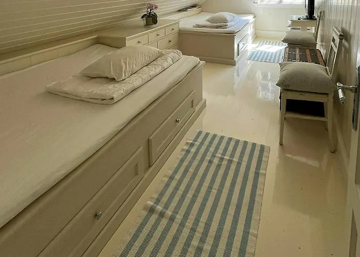 Vakantiehuis Pa Stranden, Stor Hage Og Egen Brygge *