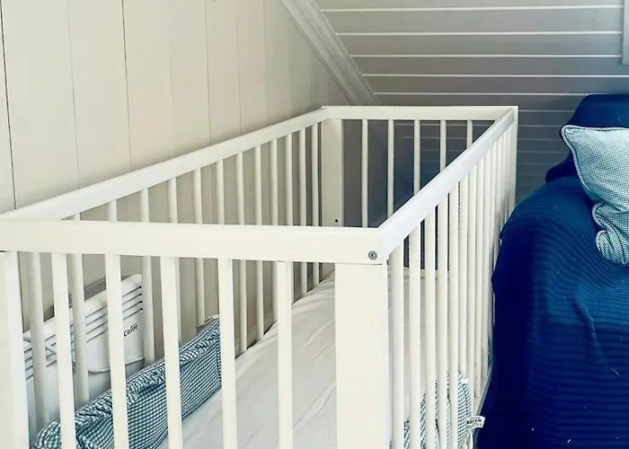 Pa Stranden, Stor Hage Og Egen Brygge