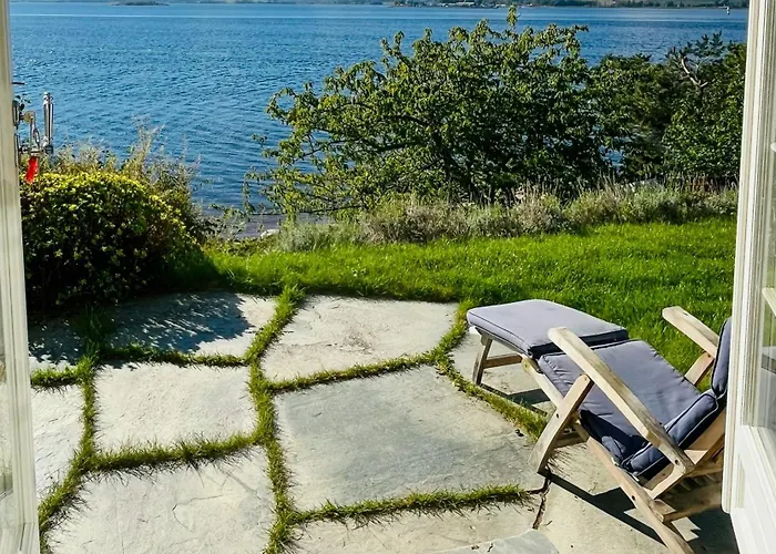 Vakantiehuis Pa Stranden, Stor Hage Og Egen Brygge Bogen (Akershus)
