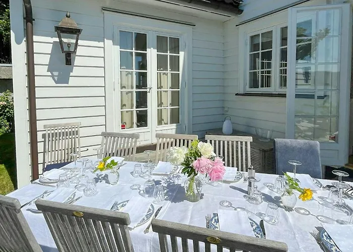 Pa Stranden, Stor Hage Og Egen Brygge Bogen (Akershus)