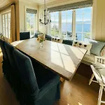 Semesterbostad Pa Stranden, Stor Hage Og Egen Brygge